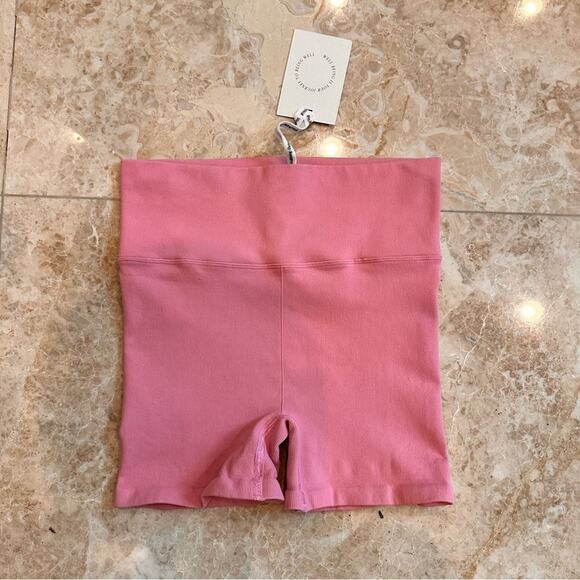 Wellbeing + Beingwell StretchWell Valle 4 Inch Bike Short in Rose | USED - Picture 3 of 10